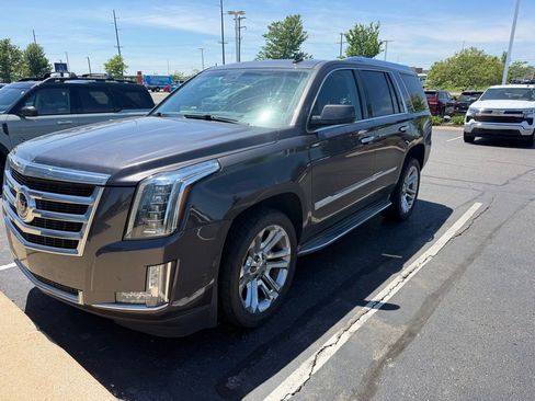 Used 2015 Cadillac Escalade Premium AWD/4WD image 3