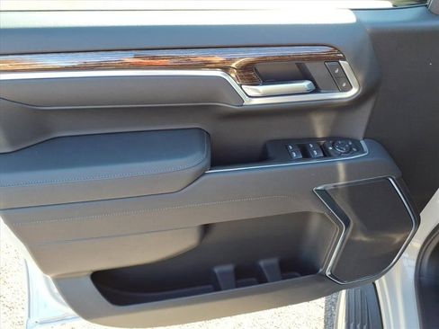 New 2026 GMC Sierra 1500 SLE image 9