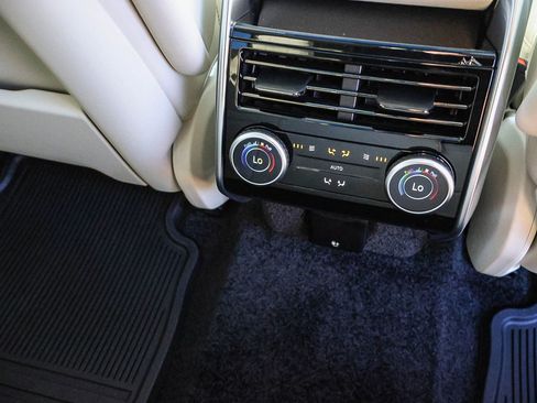 New 2026 Land Rover Range Rover Long Wheelbase SE image 22