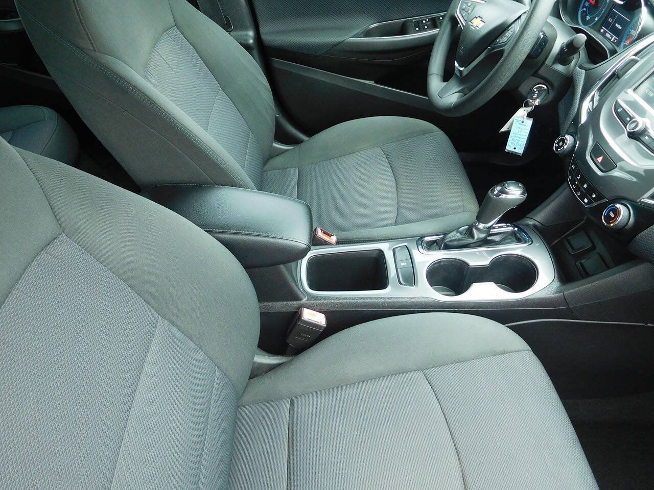 Used 2018 Chevrolet Cruze LT FWD image 14
