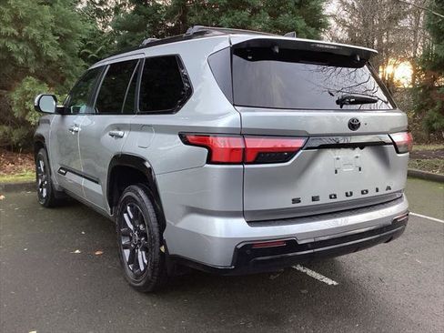 Certified 2024 Toyota Sequoia Platinum image 10