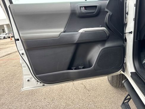 Used 2020 Toyota Tacoma SR5 image 10