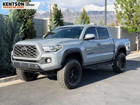 Used 2020 Toyota Tacoma TRD Off-Road w/ Technology Package AWD/4WD image 3
