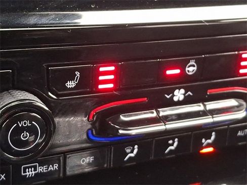 Used 2023 Jeep Grand Cherokee L Altitude image 25