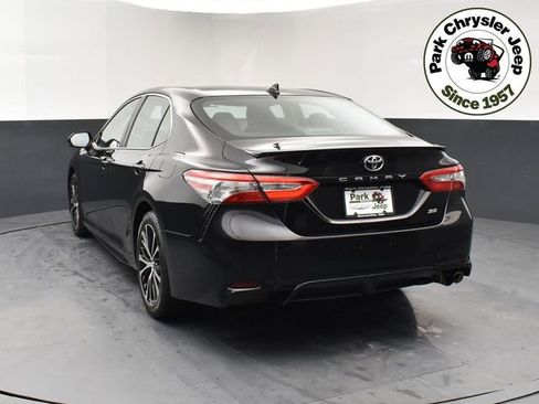 Used 2019 Toyota Camry SE image 4