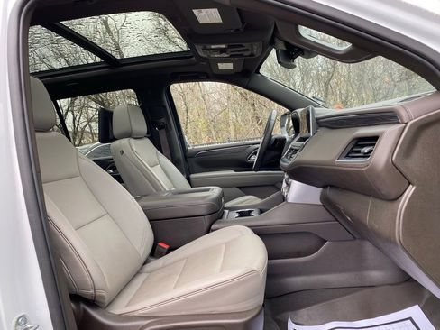 Used 2023 GMC Yukon SLT w/ SLT Premium Package image 40