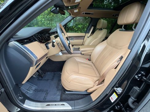 Used 2025 Land Rover Range Rover SE AWD/4WD image 28