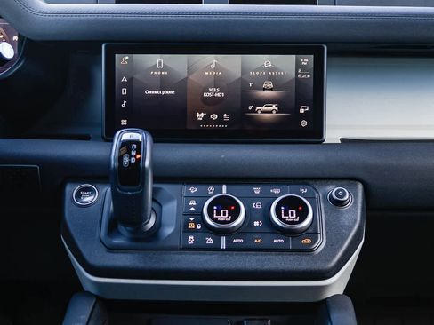 Used 2023 Land Rover Defender 110 S image 13