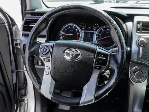 Used 2016 Toyota 4Runner SR5 AWD/4WD image 30