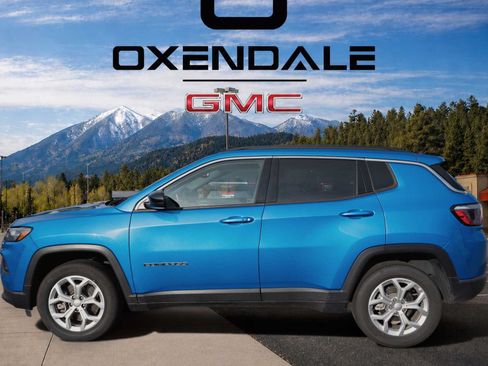 Used 2024 Jeep Compass Latitude AWD/4WD image 7
