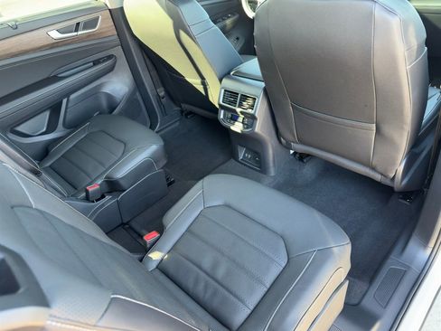 New 2025 Volkswagen Atlas SEL image 39