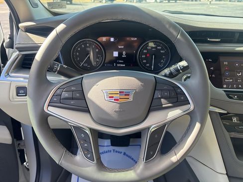 Used 2025 Cadillac XT5 Premium Luxury image 10