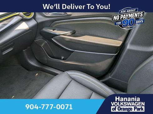 Used 2024 Chevrolet Trax ACTIV w/ Sunroof Package FWD image 17