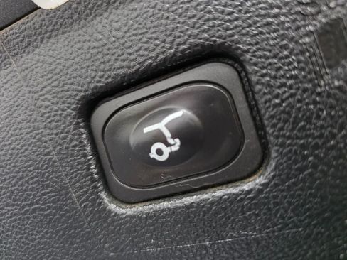 Used 2019 Ford Edge Titanium FWD image 19