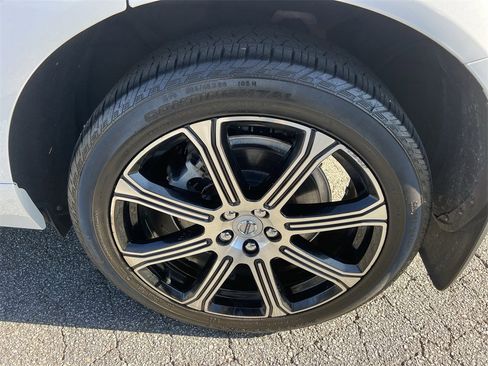 Used 2018 Volvo XC60 T6 Inscription w/ Convenience Package image 16