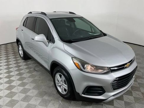 Used 2018 Chevrolet Trax LT w/ LT Convenience Package FWD image 12
