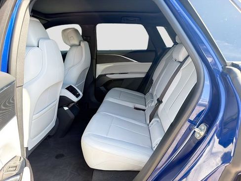 Used 2024 Cadillac Lyriq Luxury AWD/4WD image 20