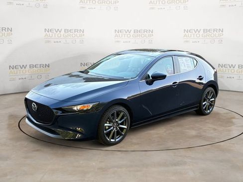 Used 2021 MAZDA MAZDA3 s FWD image 1
