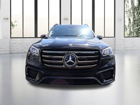 Used 2025 Mercedes-Benz GLS 450 4MATIC w/ AMG Line Exterior image 8