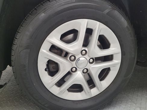 Used 2018 Jeep Compass Sport image 31