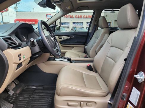 Used 2021 Honda Pilot Touring image 11