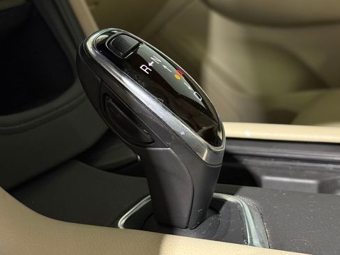 Used 2019 Cadillac XT5 FWD image 15