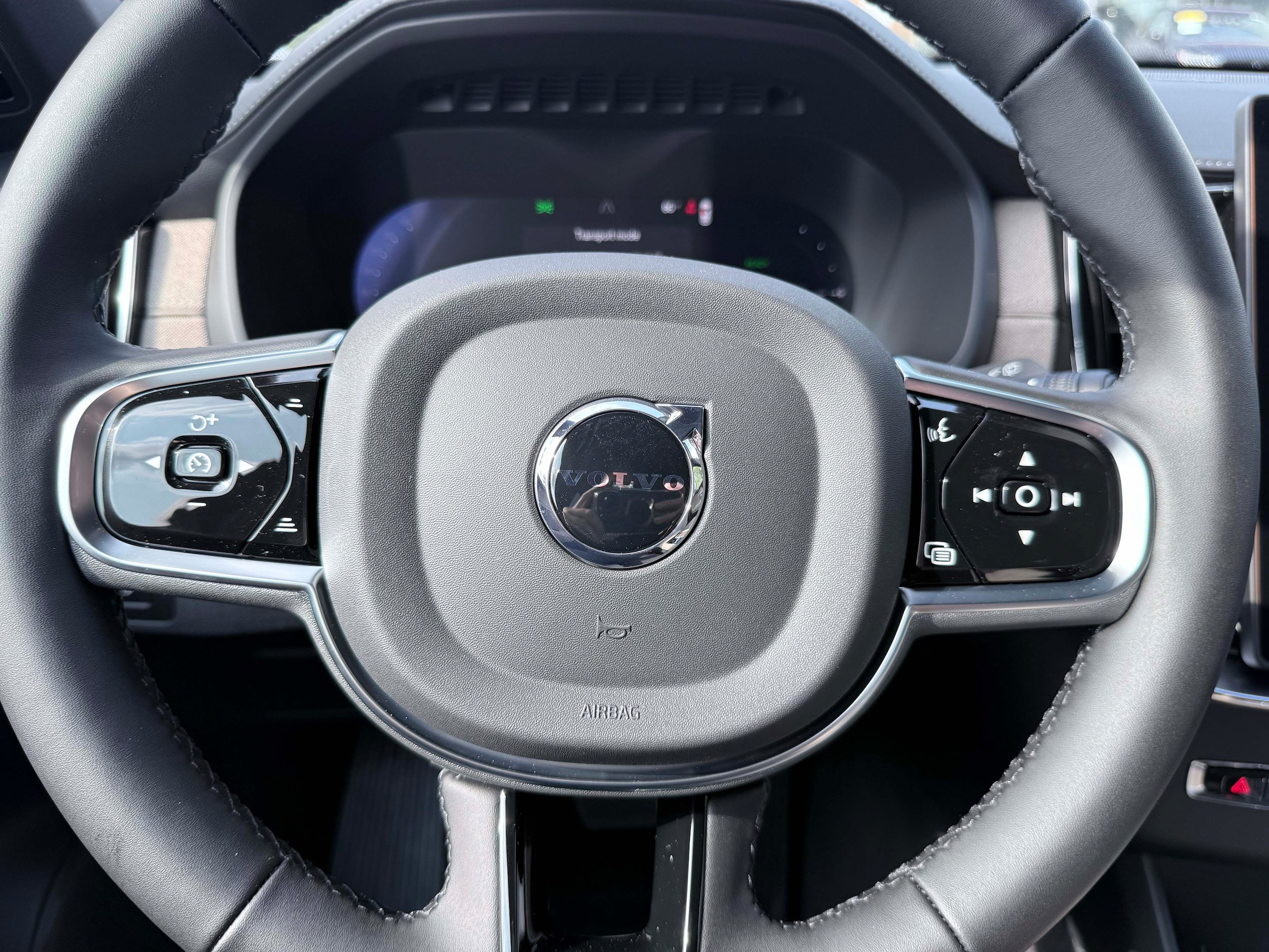 New 2026 Volvo XC90 T8 Plus w/ Protection Package Premier AWD/4WD image 21