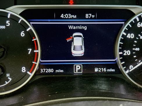 Used 2025 Nissan Sentra SR FWD image 19