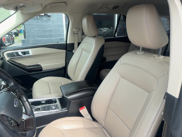 Used 2020 Ford Explorer XLT w/ Equipment Group 202A AWD/4WD image 14
