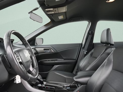 Used 2017 Honda Accord Sport image 22