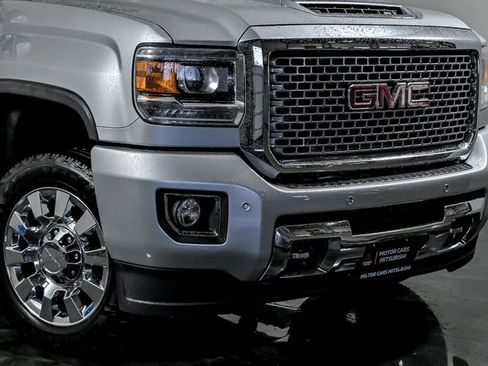 Used 2017 GMC Sierra 2500 Denali w/ Duramax Plus Package AWD/4WD image 2