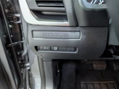 Used 2025 Nissan Rogue S AWD/4WD image 18