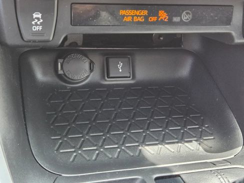 Used 2021 Toyota RAV4 XLE w/ Convenience Package FWD image 29