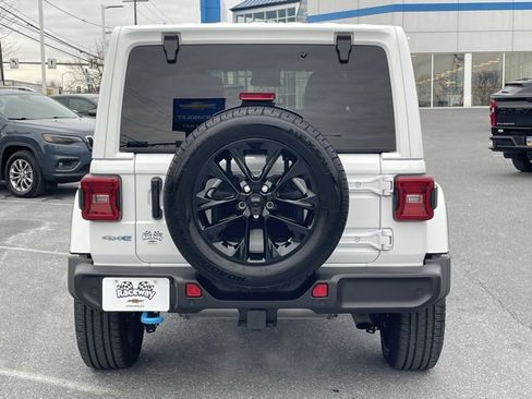 Used 2024 Jeep Wrangler Unlimited Sahara w/ Safety Group image 17