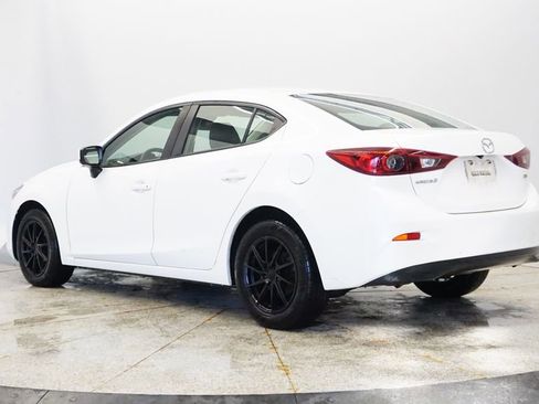 Used 2018 MAZDA MAZDA3 Sport image 3