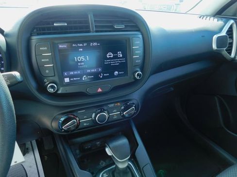 Used 2022 Kia Soul LX image 14