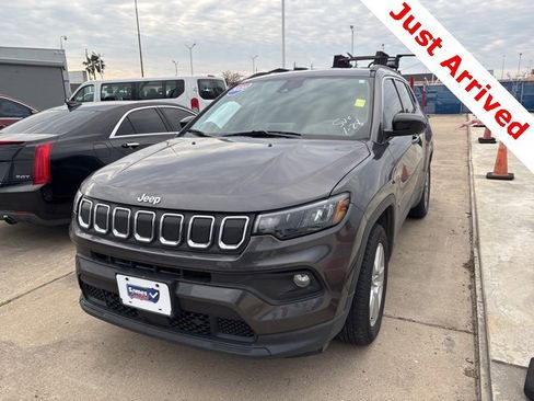 Used 2022 Jeep Compass Latitude image 1