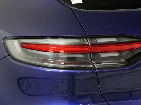 Used 2023 Porsche Macan image 21