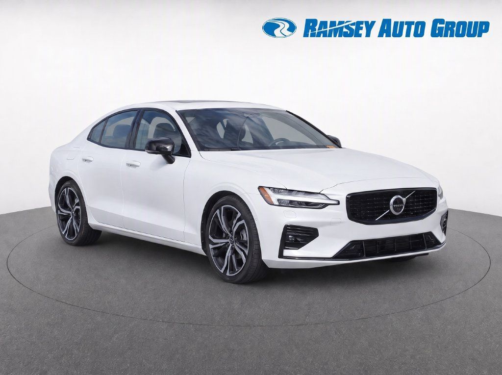 Used 2024 Volvo S60 B5 Plus w/ Climate Package AWD/4WD image 2