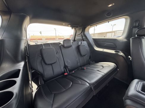 Used 2019 Chrysler Pacifica Touring-L w/ S Appearance Package FWD image 32