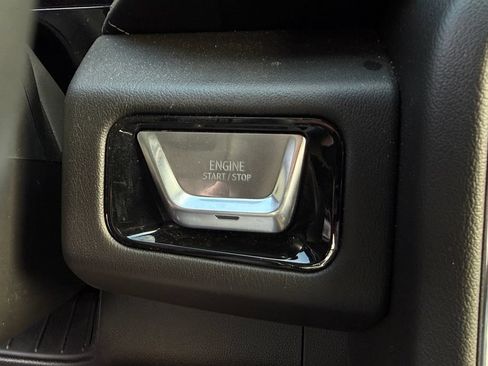 Used 2025 GMC Yukon XL Denali AWD/4WD image 16