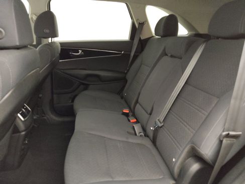Used 2018 Kia Sorento AWD image 18