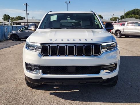 Used 2024 Jeep Wagoneer L 4WD w/ Premium Group I image 2
