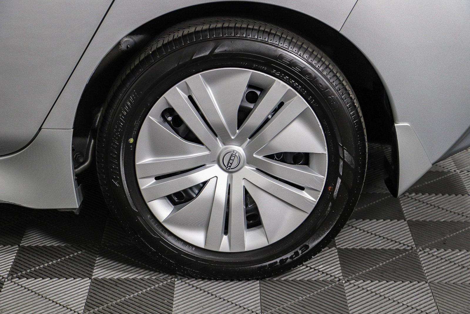 Used 2025 Nissan Leaf S FWD image 12