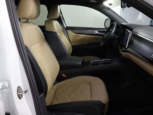 Used 2025 Volkswagen Atlas Cross Sport SE FWD image 14