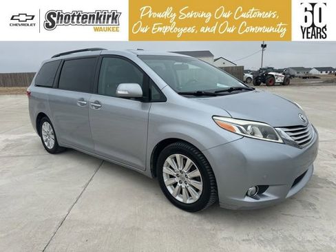 Used 2015 Toyota Sienna Limited image 1