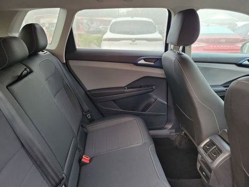 Used 2024 Volkswagen Taos SE image 31