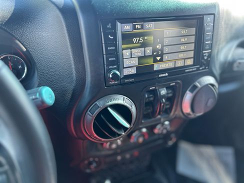 Used 2017 Jeep Wrangler Unlimited Sport AWD/4WD image 15