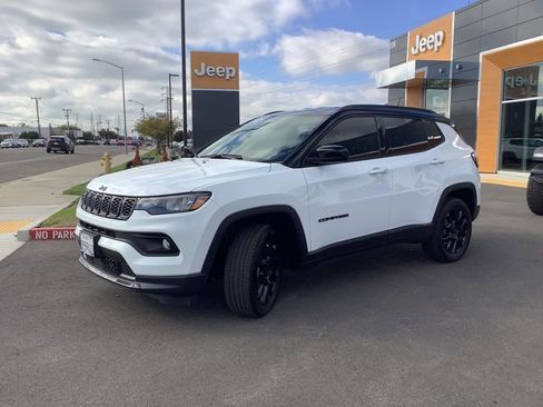 Used 2024 Jeep Compass Latitude w/ Convenience Group image 5