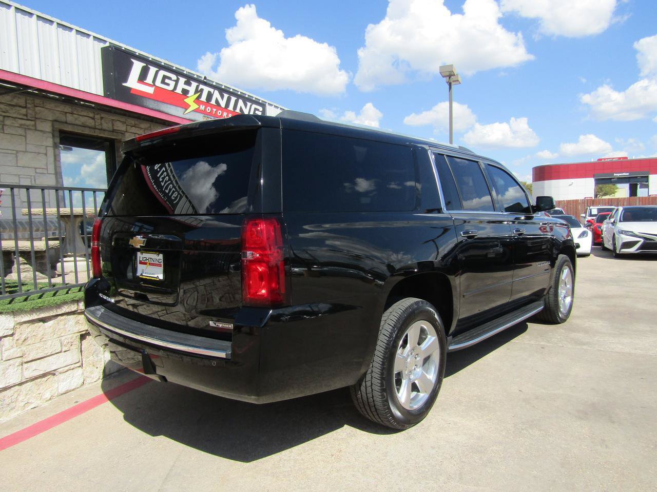 Used 2017 Chevrolet Suburban Premier AWD/4WD image 4
